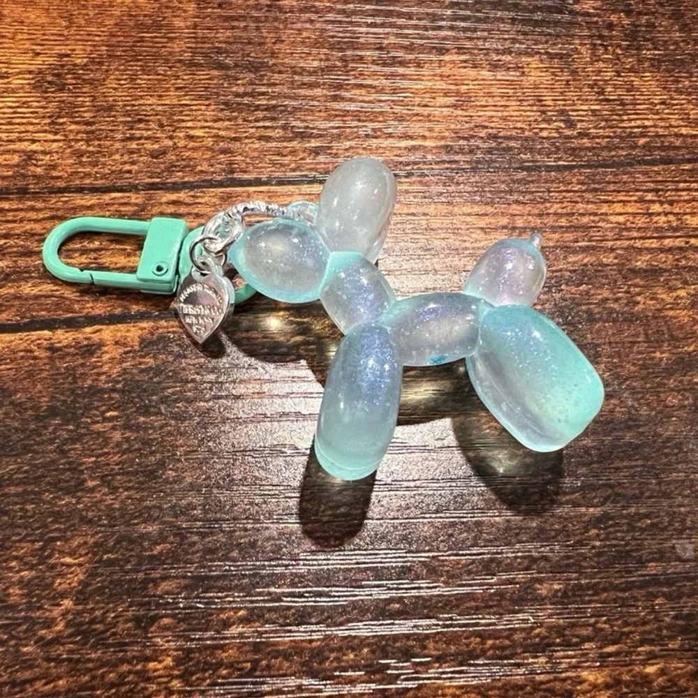 Glow in the Dark Koon's Balloon Dog with a Tiffany & Co heart charm - Picture 4 of 6